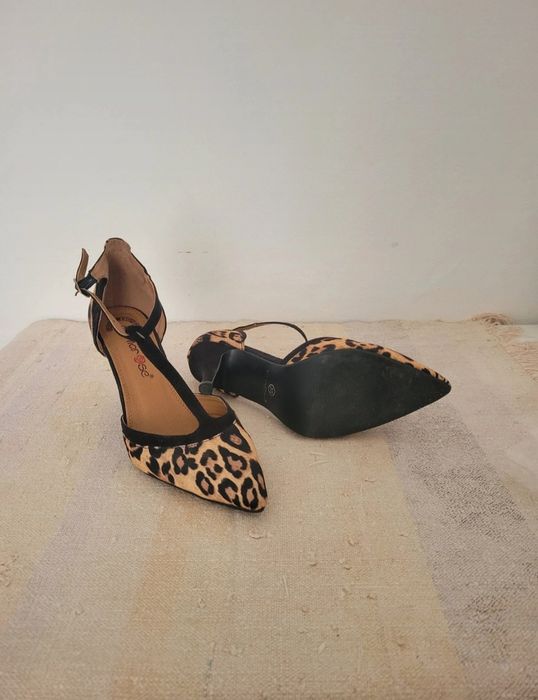Sapatos de salto com padrão 38