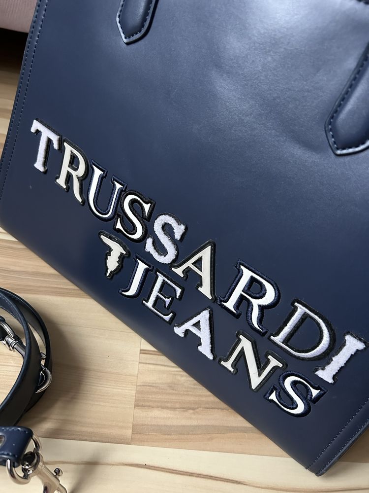 Granatowa pojemna torba elegancka Trussardi niebieska napis Logo