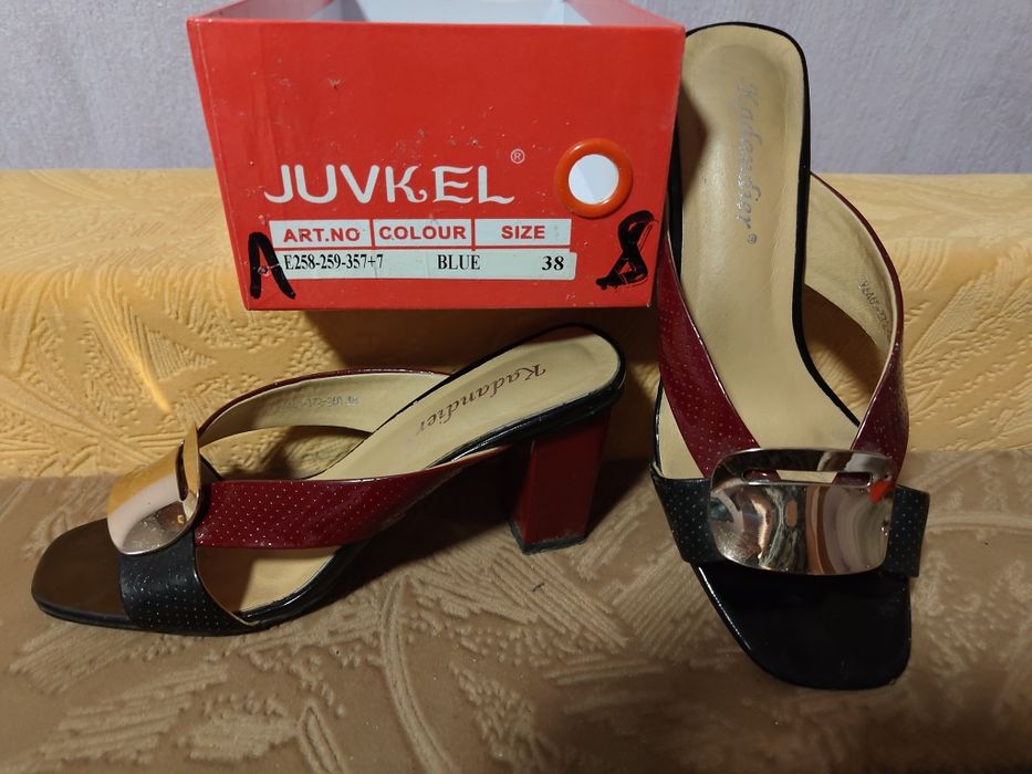 Босоножки , лак 38р