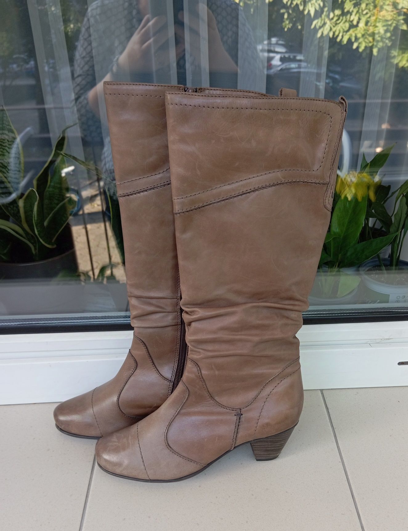 Beżowe skórzane buty kozaki Jana, rozmiar 4,5 (37,5).