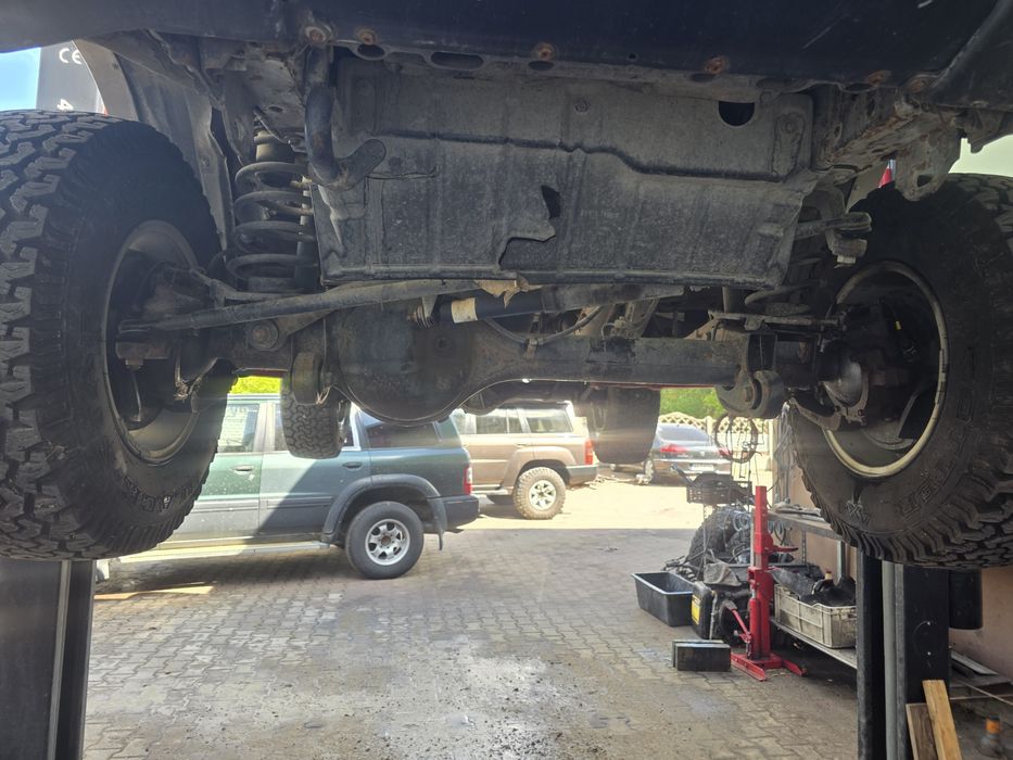 Nissan Patrol Y61  przedni  most 2.8tdi 37/8