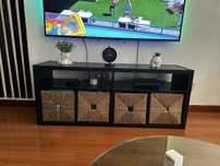 Movel tv com cestos.