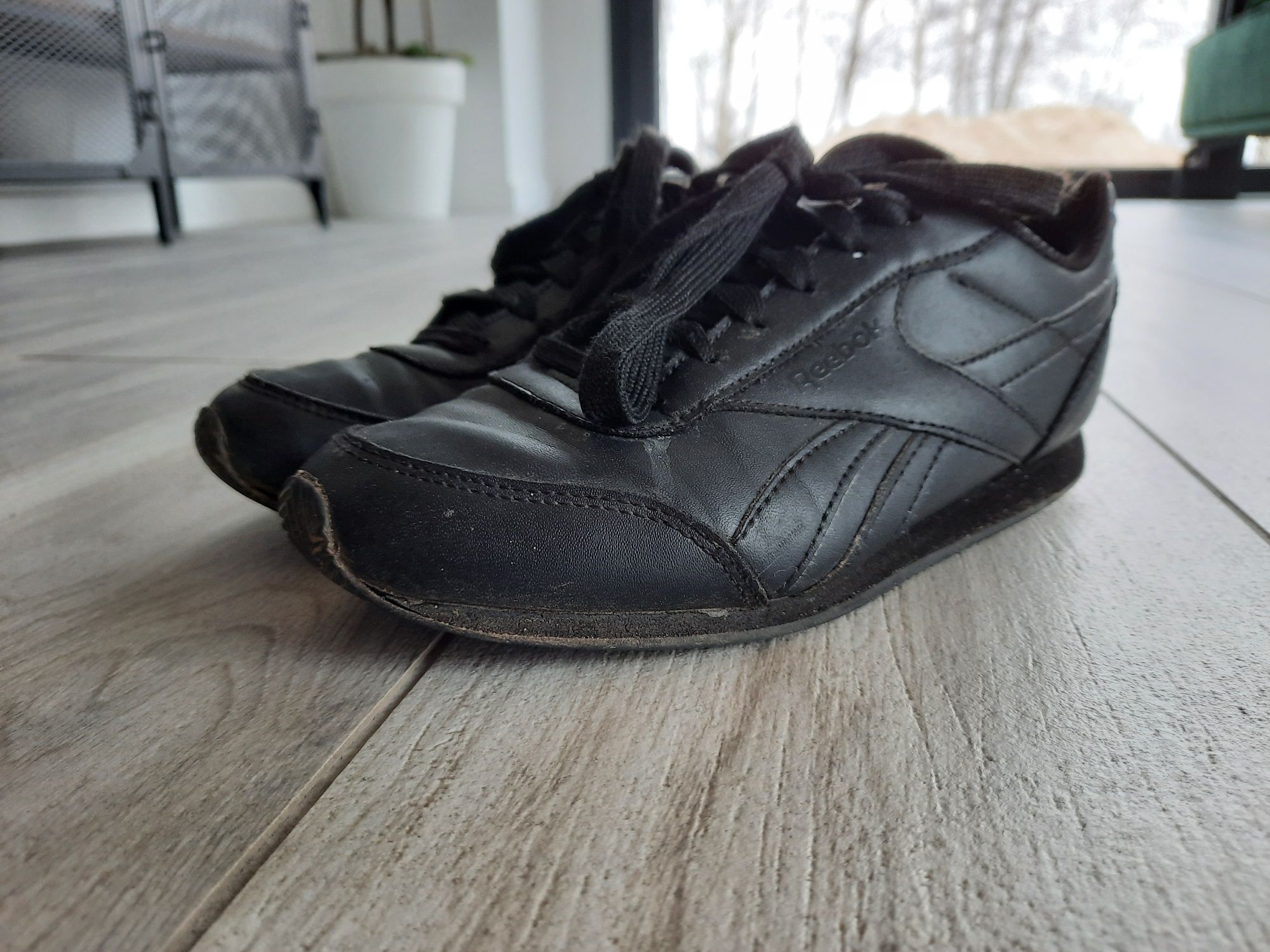 Sprzedam buty skórzane Reebok rozmiar 35