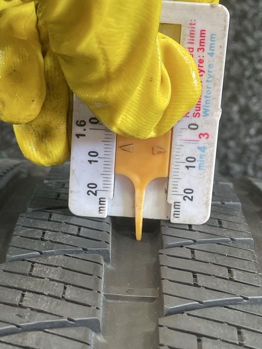 Продам Б/У шини Pirelli 255/35R20 P Zero Winter