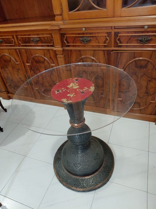 Mesa com tampo de vidro