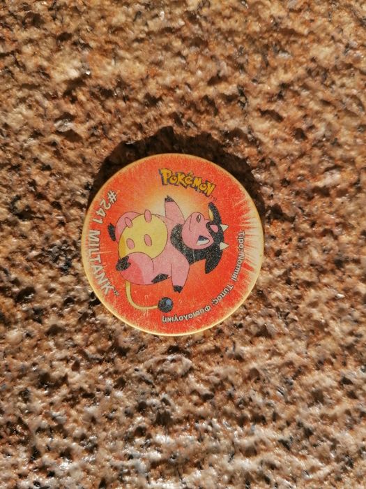 Pokémon e angry birds tazos