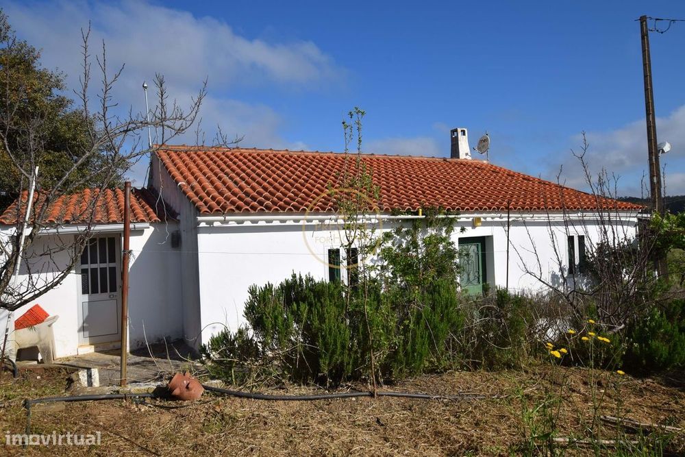 Monte  tipico alentejano T3 situada a 15 minutos de Almodovar e a 5 mi