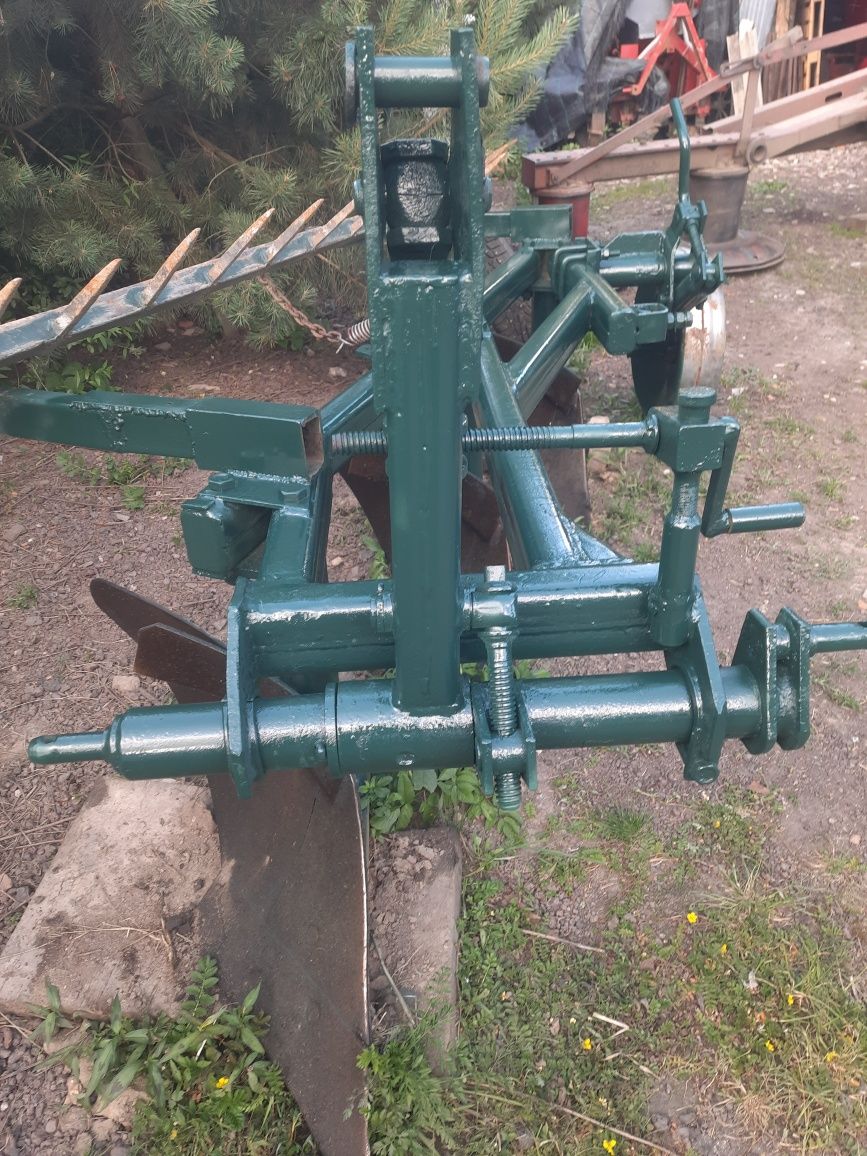 Продам плуг 3по30