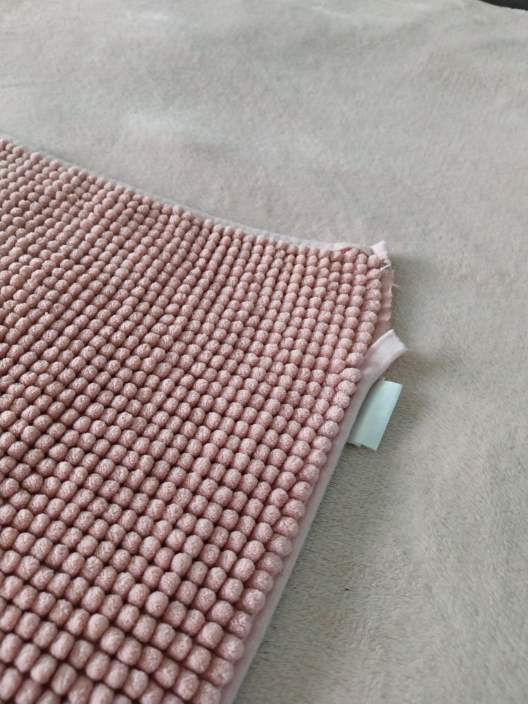 Dywanik pudrowy róż 50×80 dywan mały różowy do łazienki do salonu