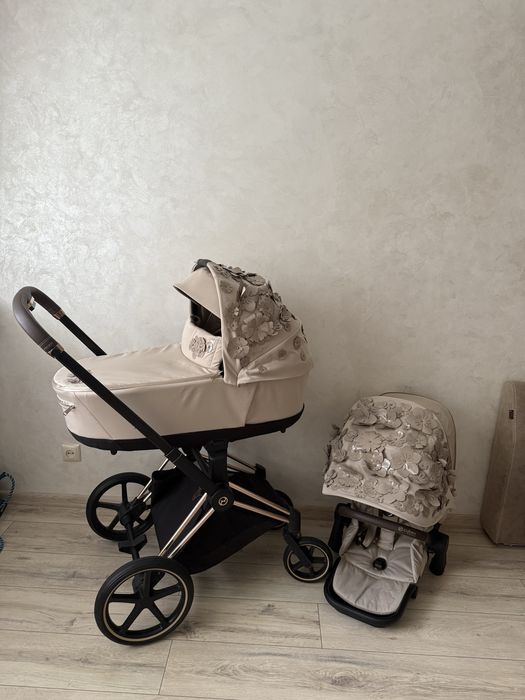 Cybex Priam Simply Flowers Beige 4.0 2 в 1 на шасси Rosegold