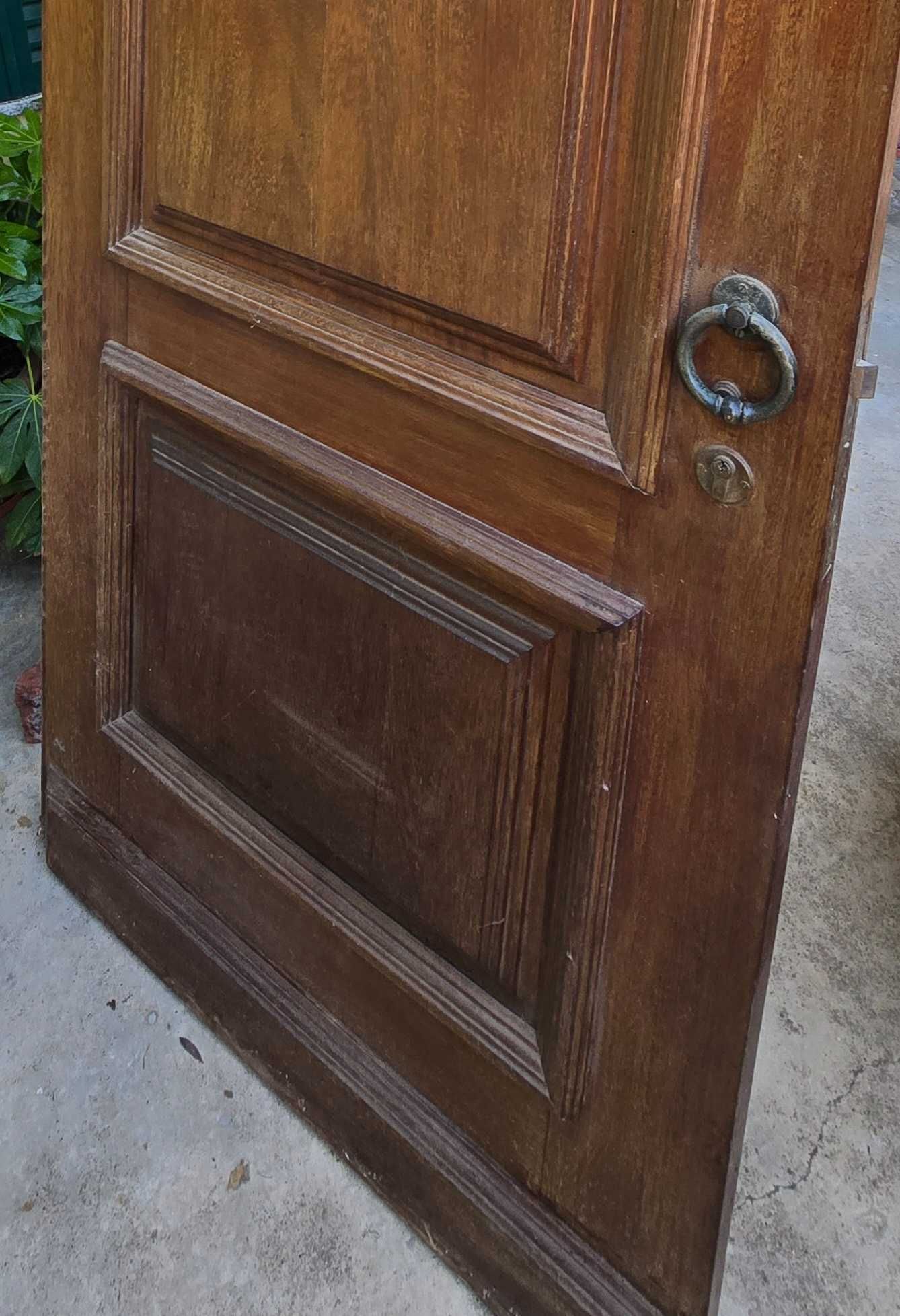 Porta em Castanho