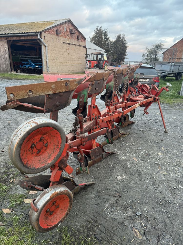 Pług 4 skibowy obrotowy Krone