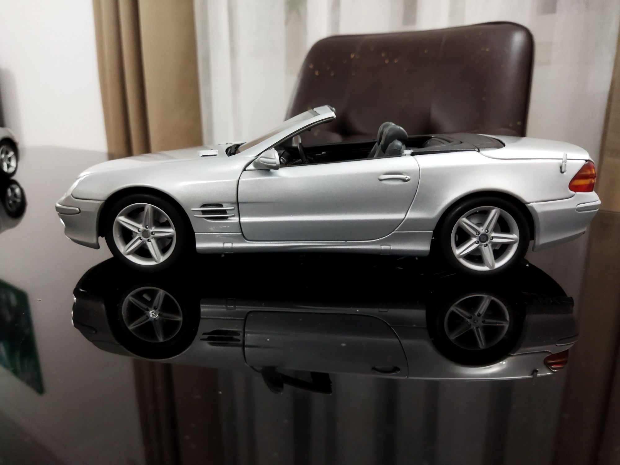 Mercedes SL escala 1/18
