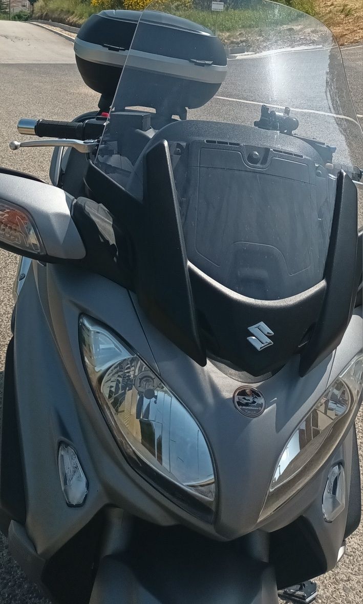 Moto BurgmanAN650Z de 2015 em muito bom estado