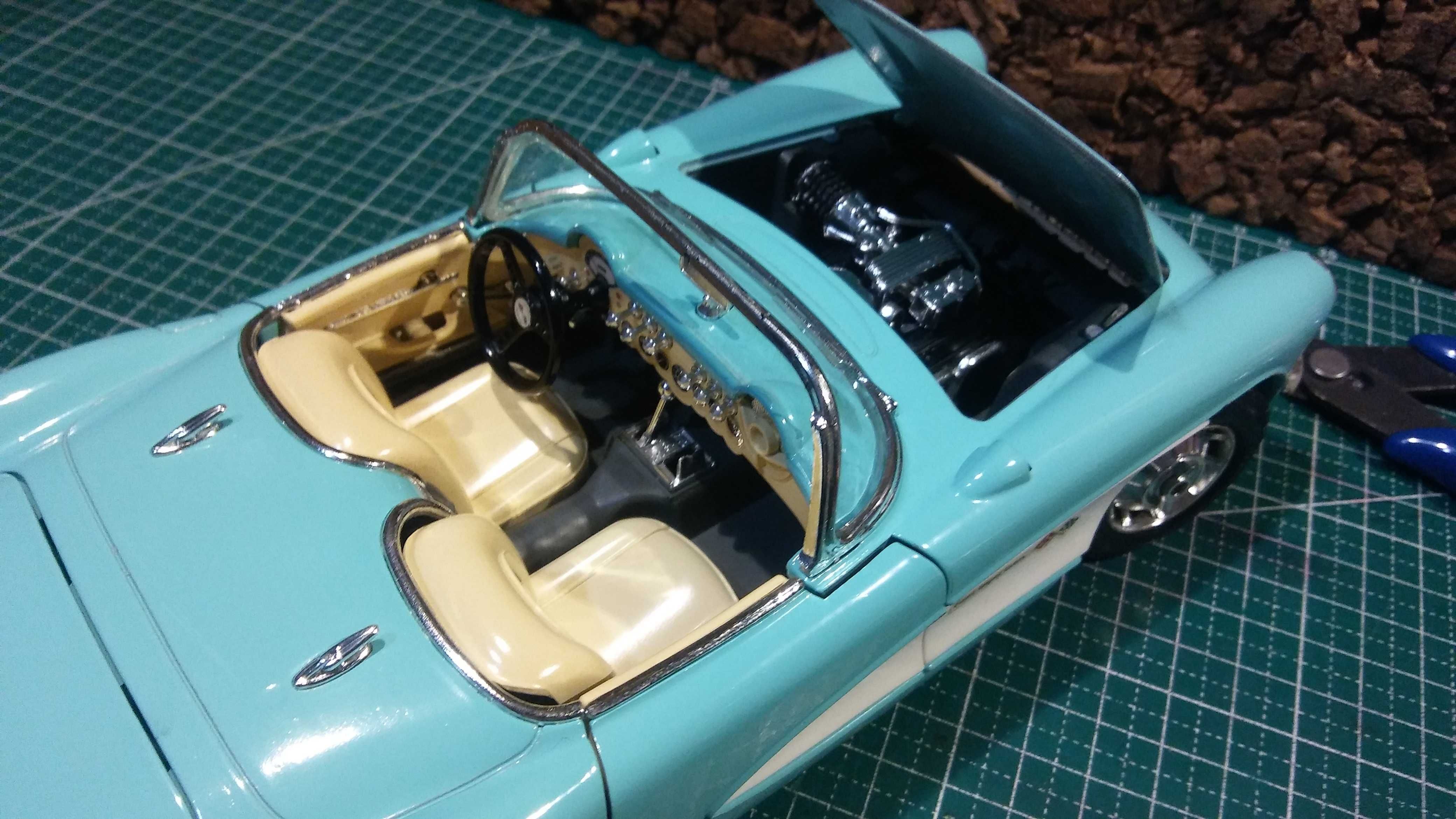 Chevrolet Corvette (1957) Bburago 1:18 skala 1/18 Stan dobry