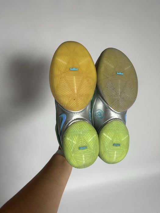 Баскетбольні кросівки Nike LeBron 22 Currency