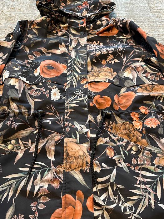 Kurtka parka czarna z roślinnym motywem House stan idealny