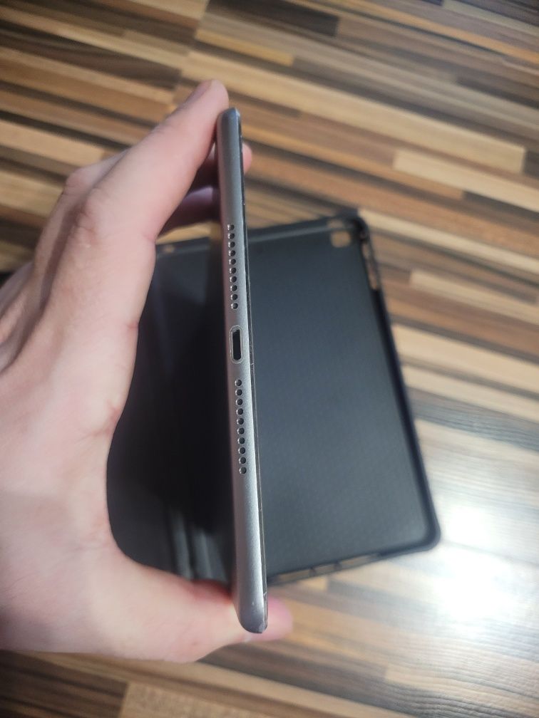 Apple IPad 4mini 64Gb (A1550)+чохол