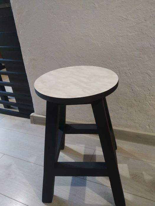 Гарні міцні дерев'яні кухонні стільці табурет стільчик стілець столик