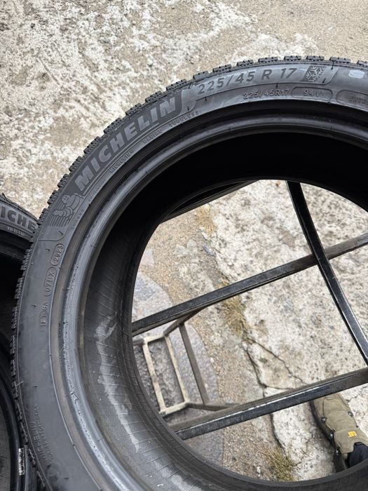 Шины БУ 225 45 R 17 Michelin alpin 6 комплект зима