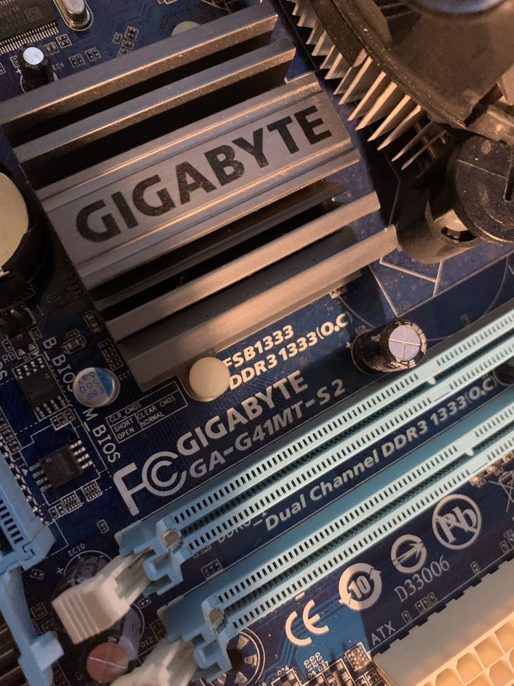 Gigabyte ga-g41mt-s2p LGA 775 Socket DDR 3 Cpu dual-core E5200 2.50Ghc