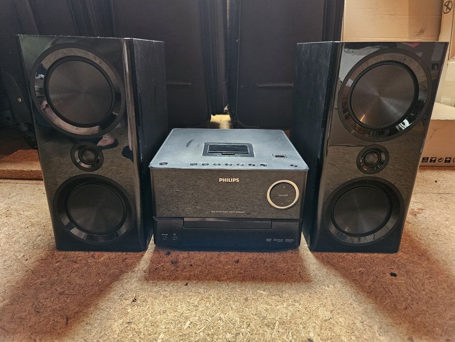 Wieża Philips DCD3020/58 DVD USB Radio FM  używana