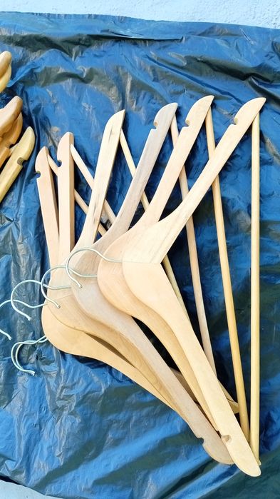 Conjunto 12 cabides de madeira