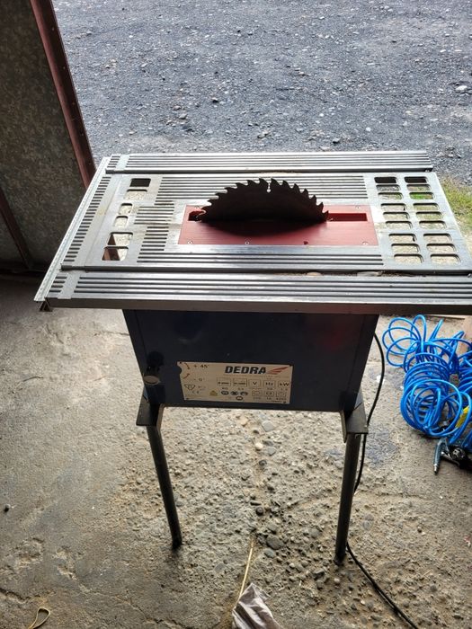 Pila stolowa krajzega