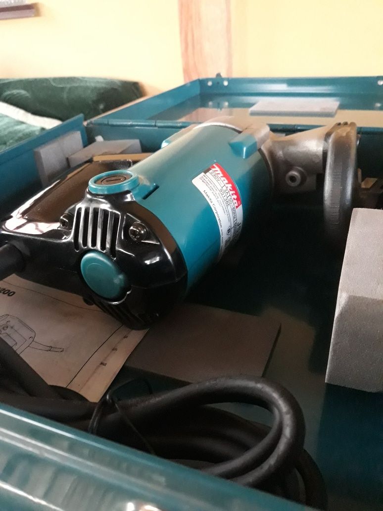 Листові ножиці для металу,электро ножницы. Makita JS3200