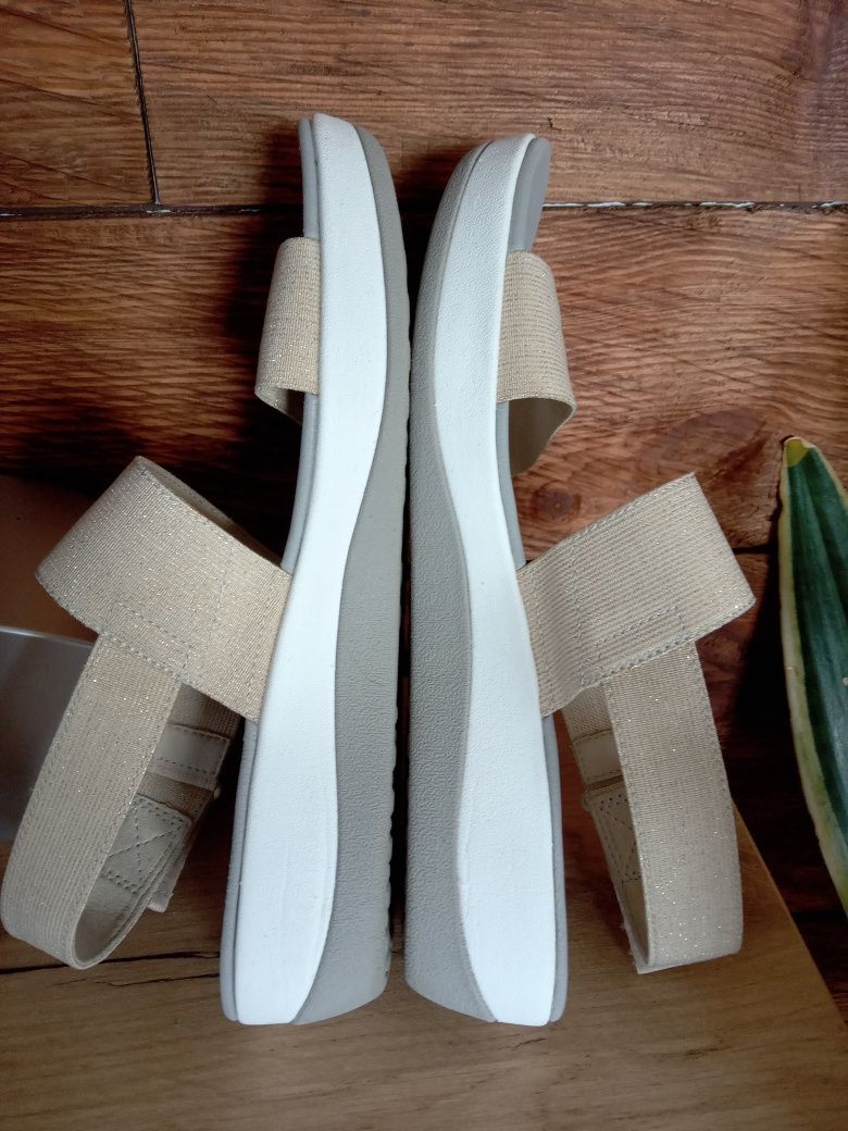 Sandały Clarks Cusion Soft rozmiar 41