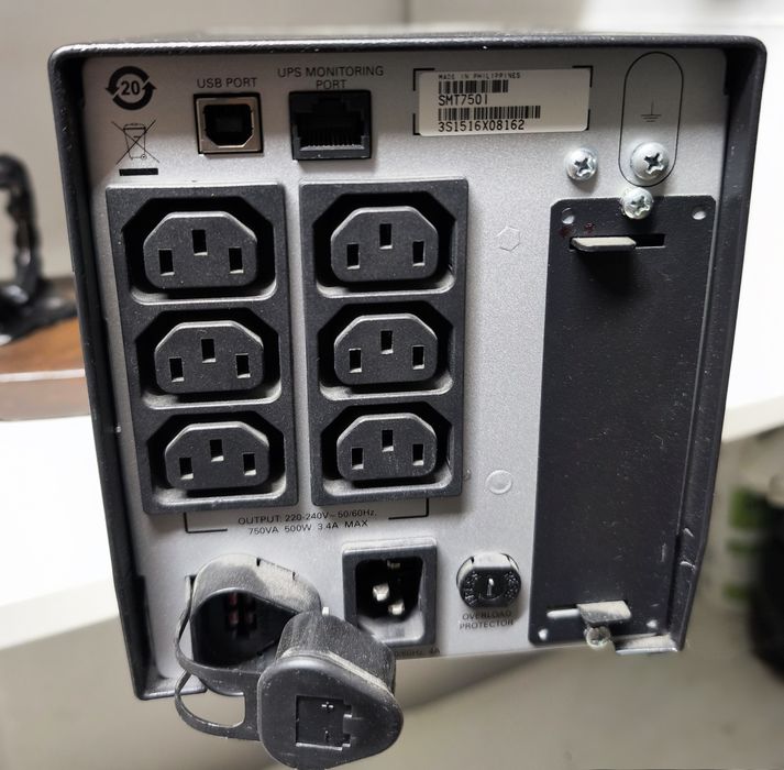Zasilacz awaryjny APC Smart UPS 750VA/500W, 6x IEC, LCD