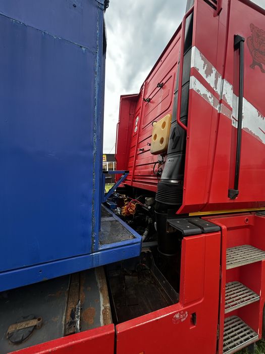 Renaul magnum та контейнеровоз