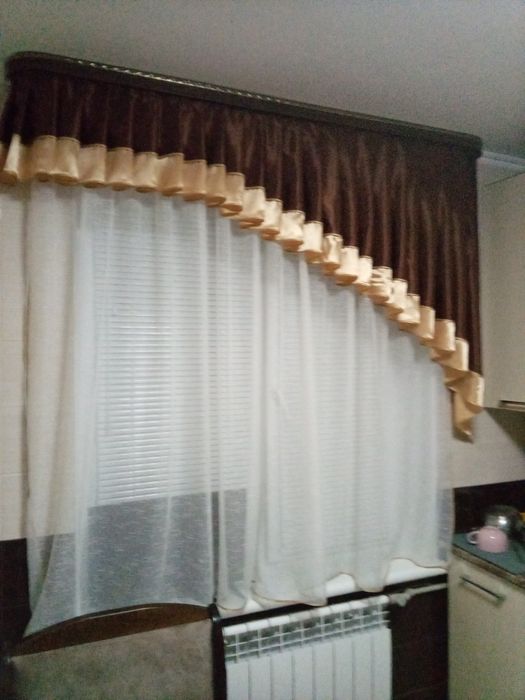 Продам комплект на кухню: занавесь + лабрекен