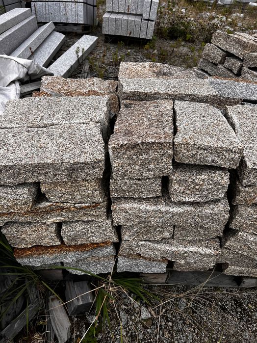 opornik granitowy łupany 10/20/40 kamień murowy granit szary producent