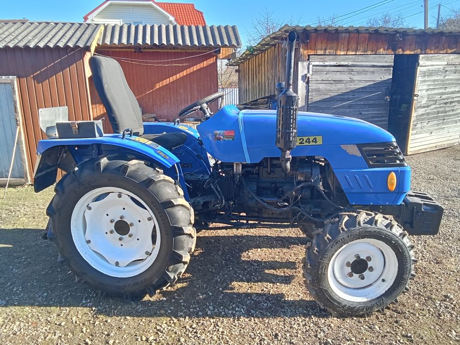 Трактор донфен244 повнопривідний