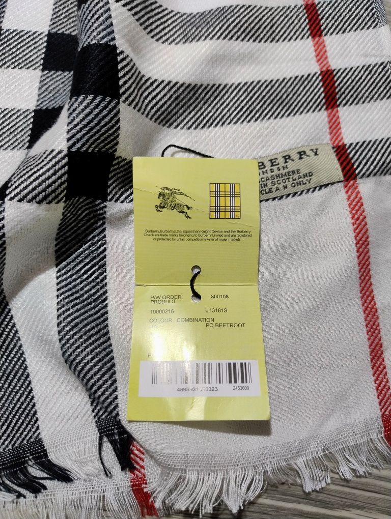 Новий шарф Burberry