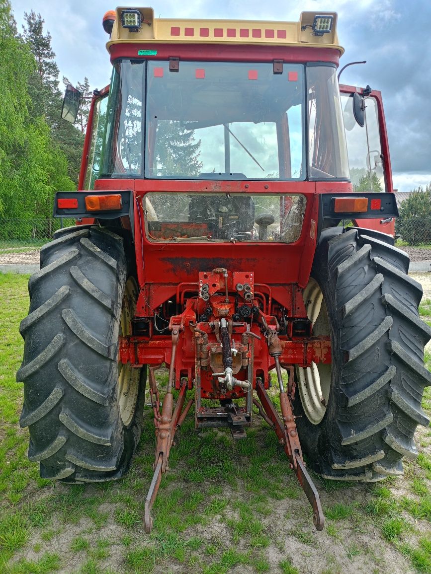 International 585 XL
