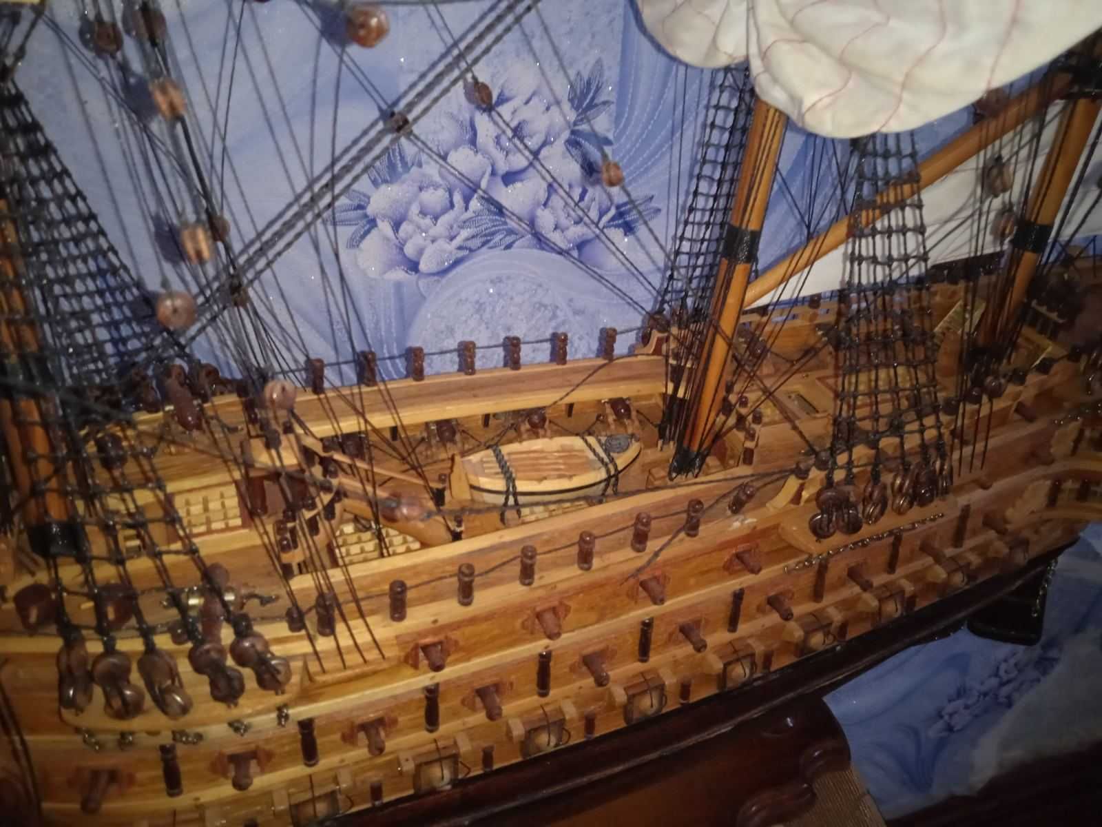 Інтер'єрний дерев'яний корабель парусний