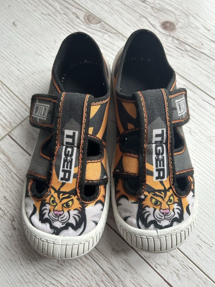 Buty -kapcie na zmianę r.32