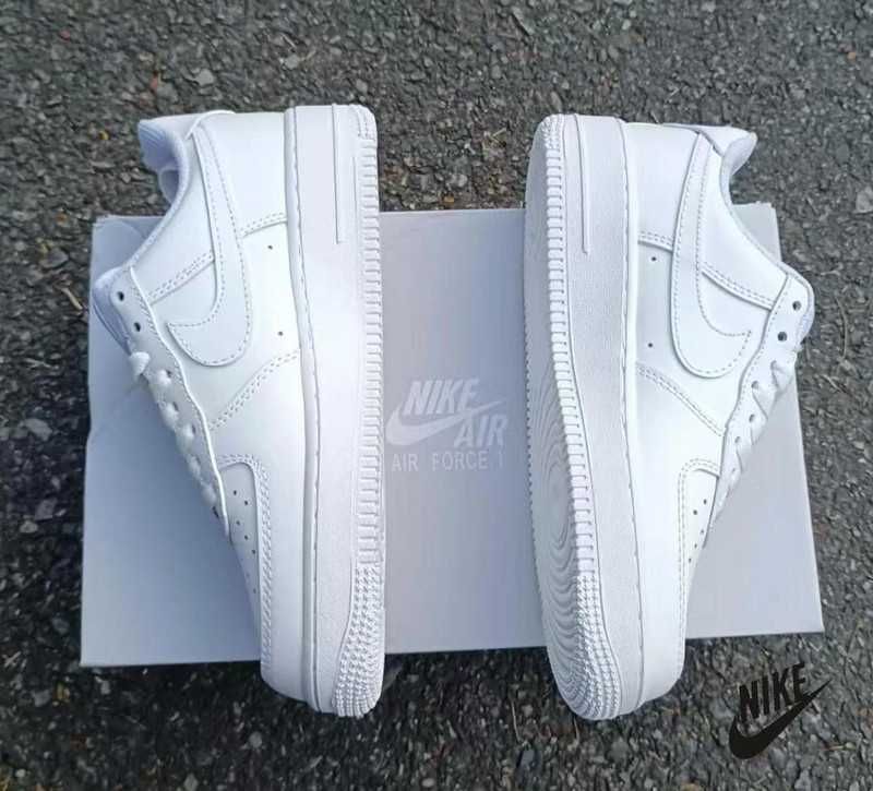 Uniseks/Damskie/Trampki/Nike Air Force 1 Low '07 White R.45