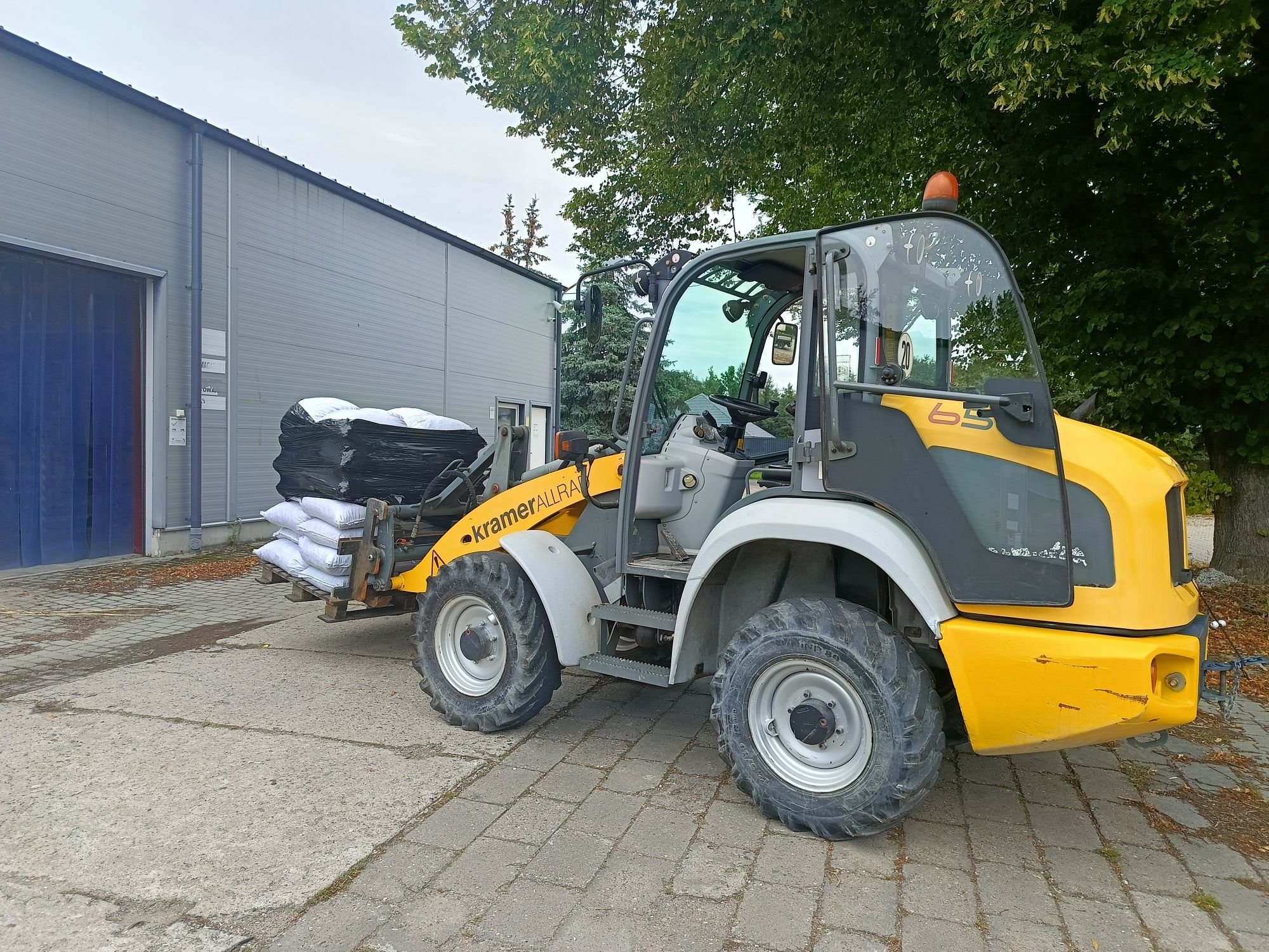Rozładunek załadunek palet do 2 ton Chełmno i okolice Ładowarka widły