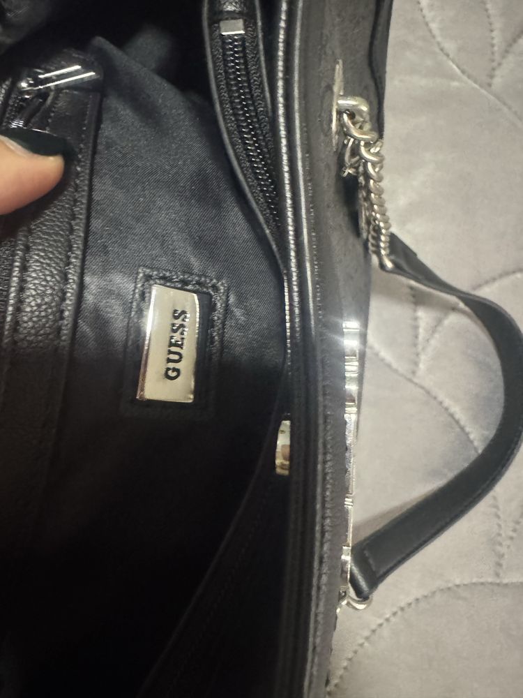 Mala Guess em bom estado