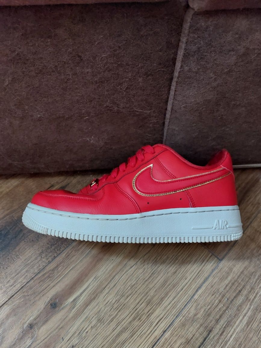 Air force 1 '07 essential czerwono złote 39