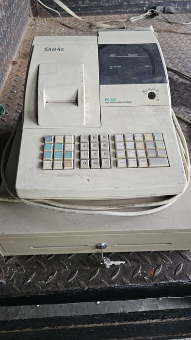 Cx registadora e monitor