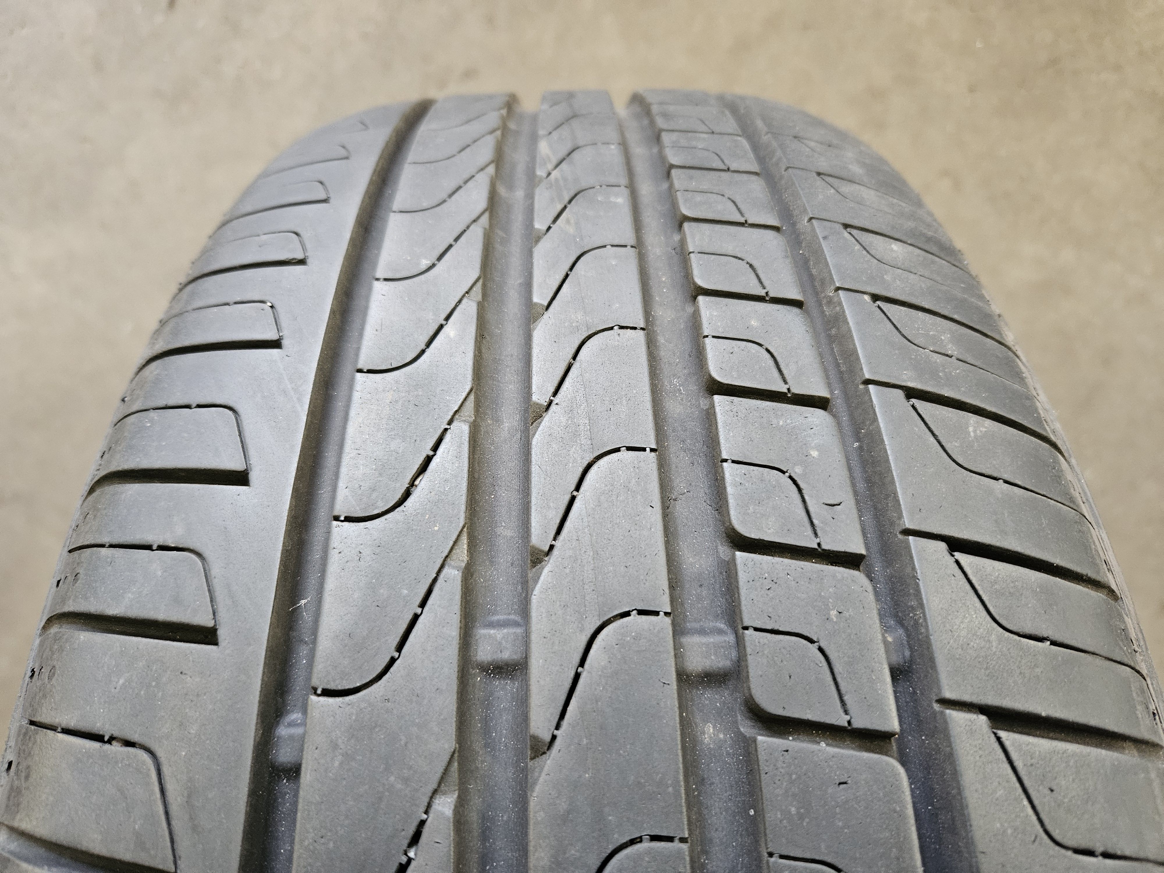 2x 215/55R17 94V Pirelli Cinturato P7 / 2x 7,5mm [772]