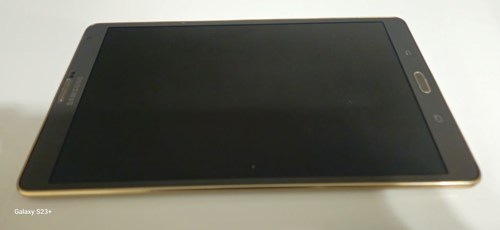 Tablet Samsung SM-T705 LTE 8.4 3g ram + etui