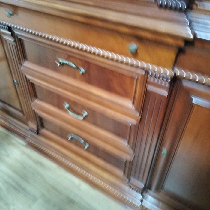 Vendo vitrine, para loucas ou livros. Em cerejeira.