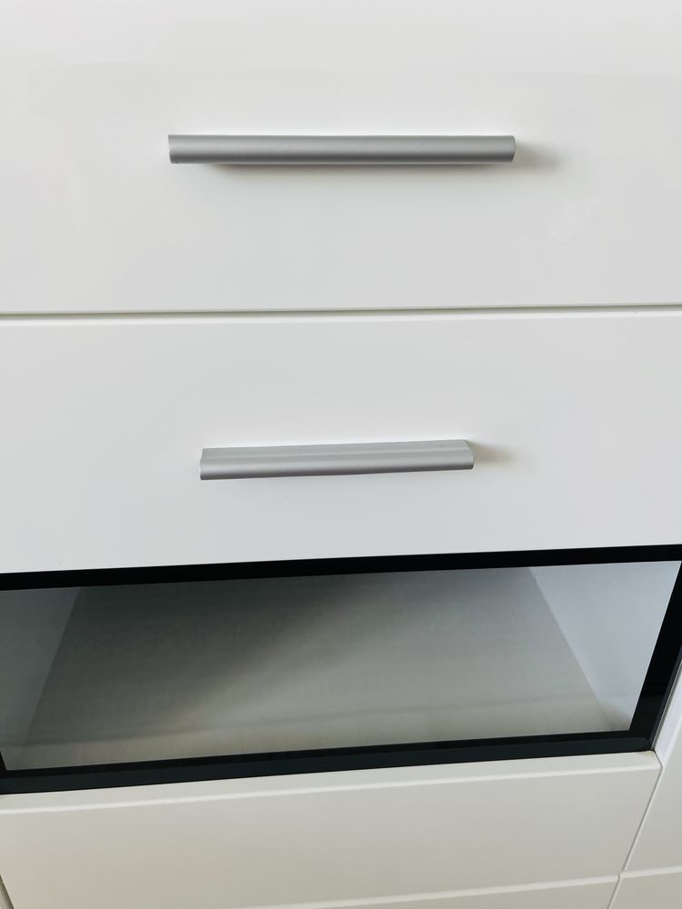 Biała Komoda z płyty Mdf