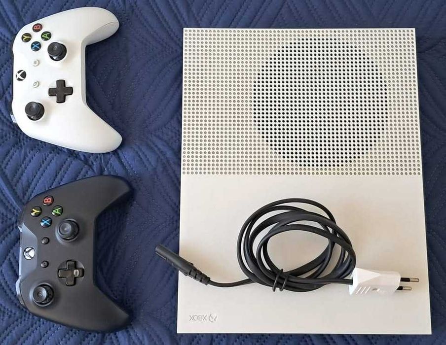 XBOX ONE S 500GB branco com dois controles