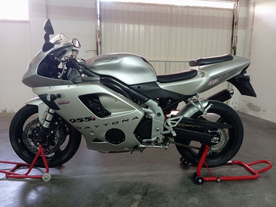 Triumph daytona 955i